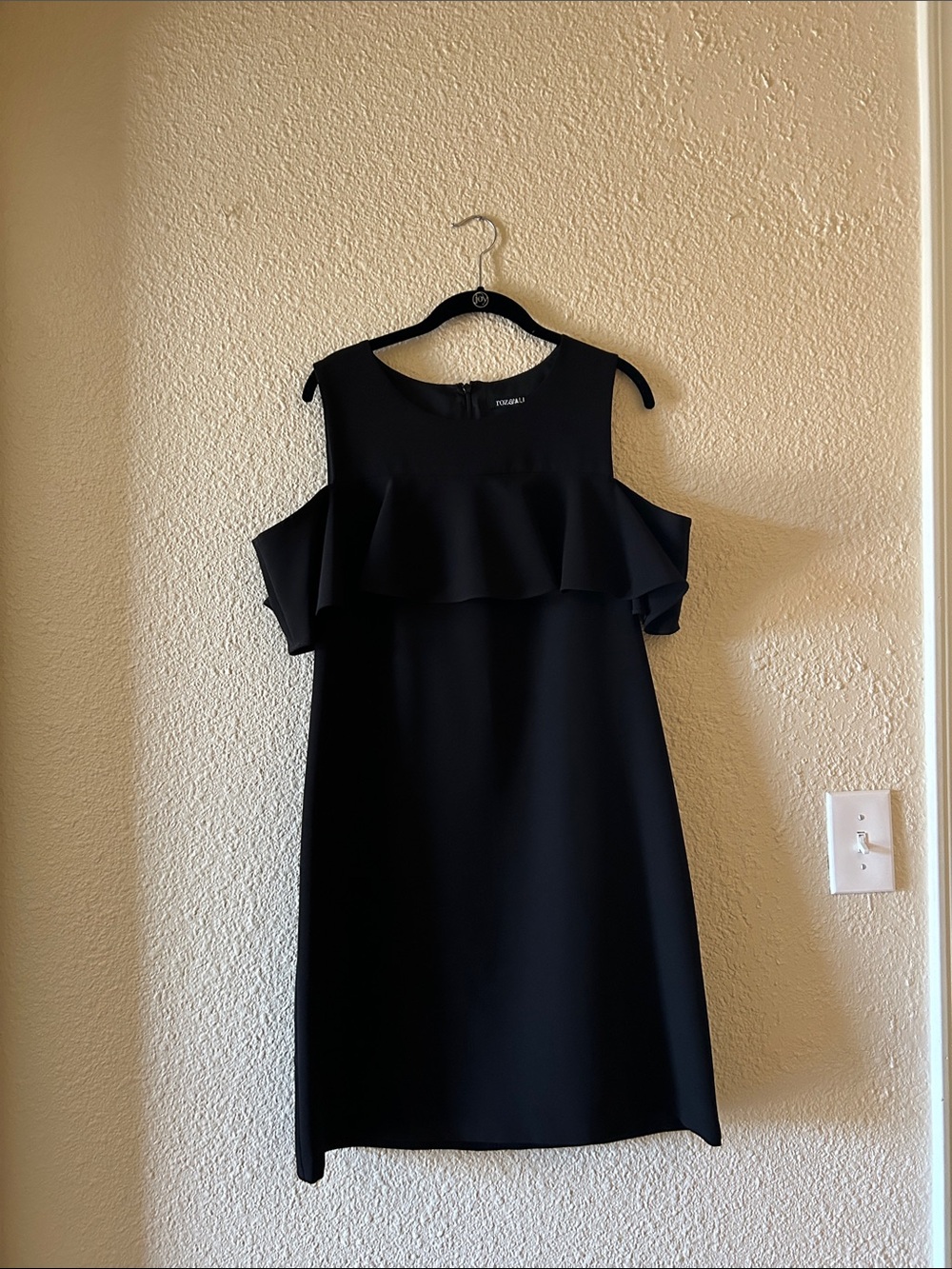 Roz & Ali Black Cold-Shoulder Ruffle Shift Dress